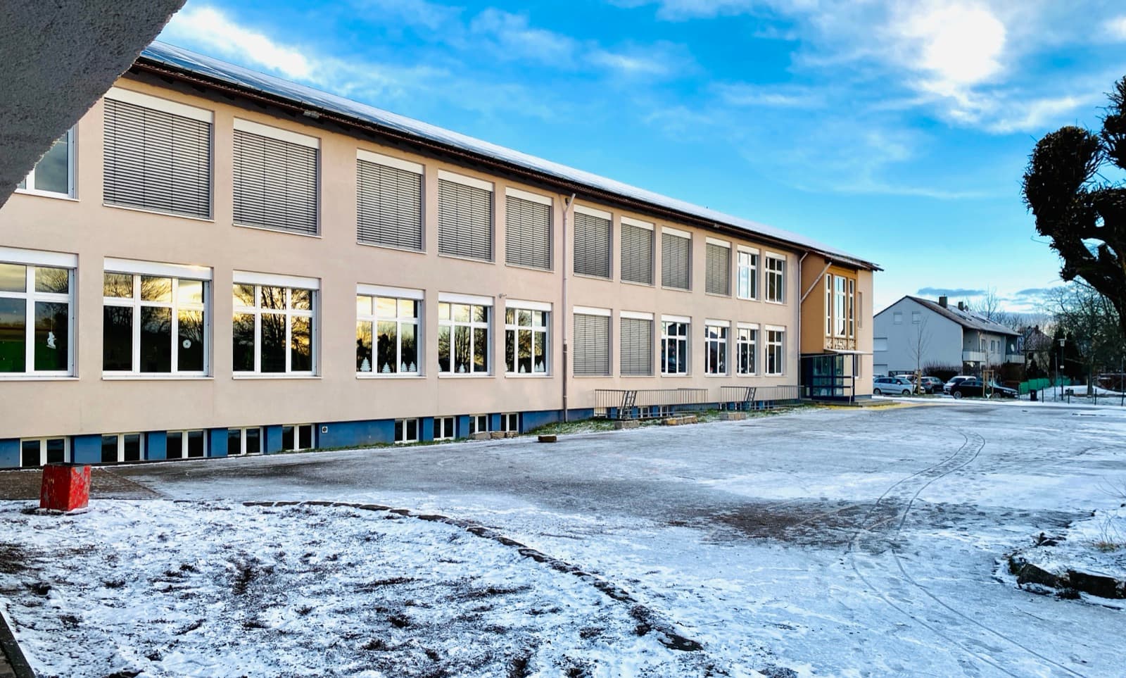 Das Schulhaus der Gemeinschaftsschule im Winter